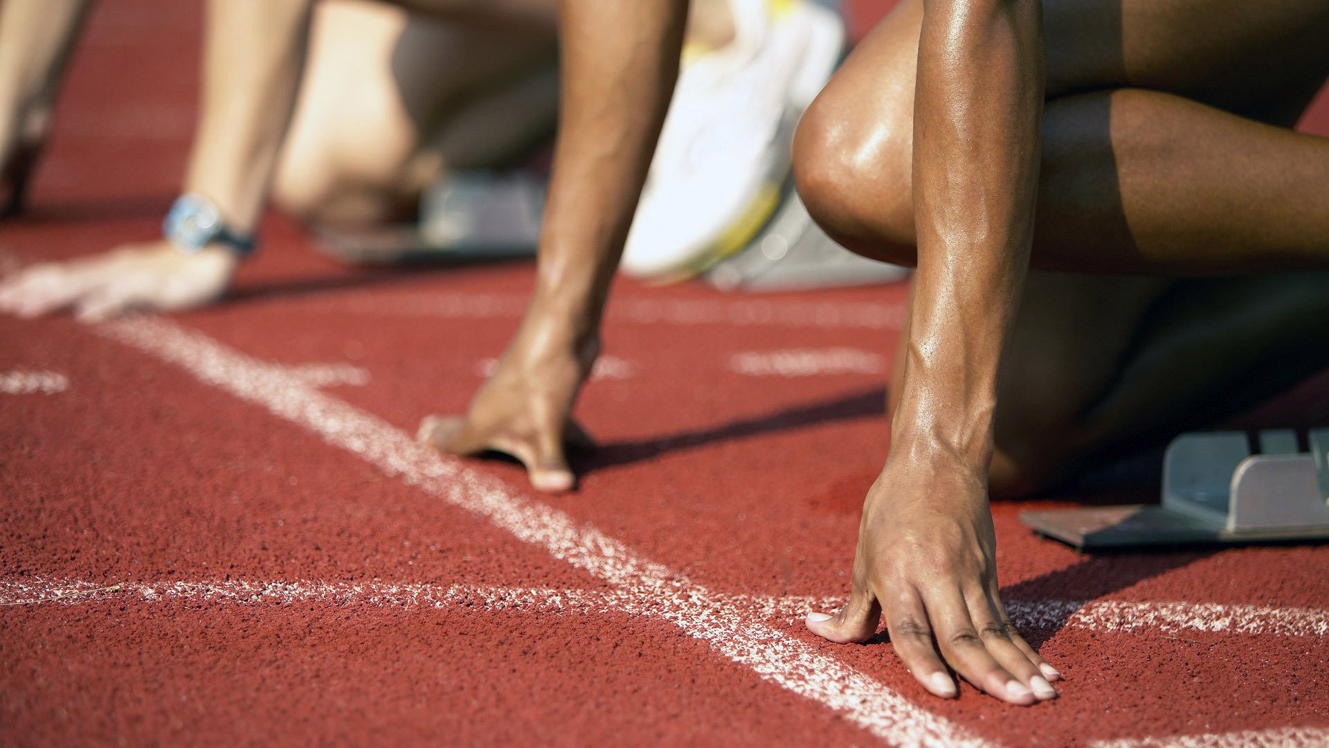 老鹰全员得分打出团队篮球风采，老鹰的球队